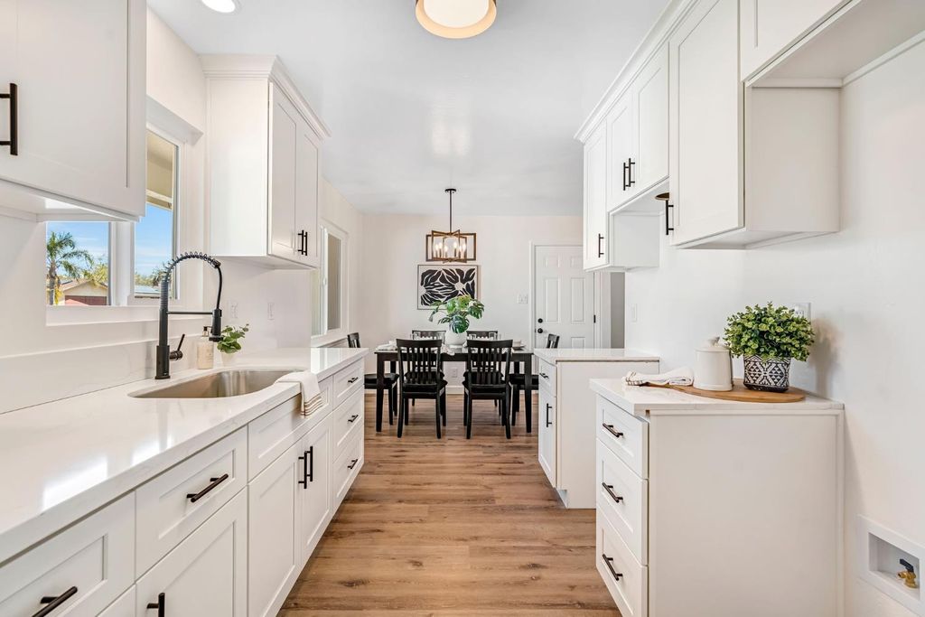 Image 9 of property listing at 1442 S Recreation Avenue, Fresno, CA 93702