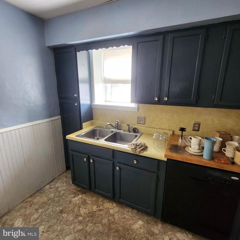 46 N WATER ST, Spring Grove, PA 17362
