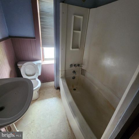 46 N WATER ST, Spring Grove, PA 17362