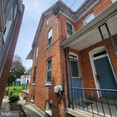 46 N WATER ST, Spring Grove, PA 17362