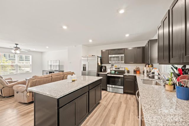707 Pointe Andrews Drive SW, Concord, NC 28025