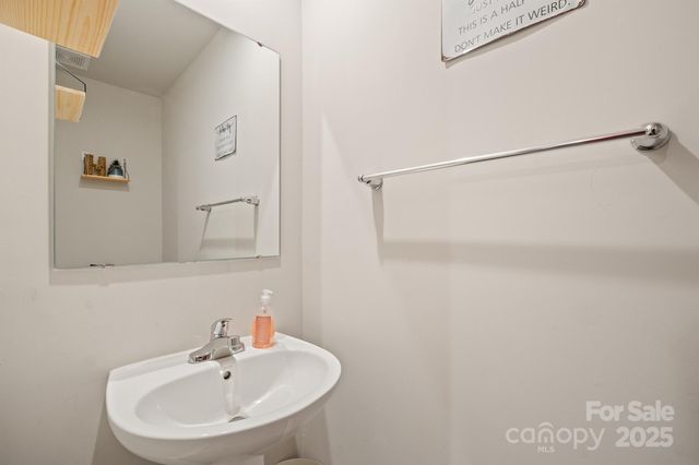 707 Pointe Andrews Drive SW, Concord, NC 28025