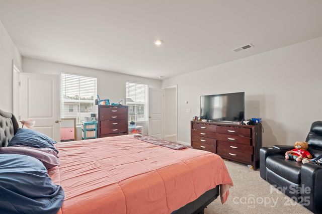 707 Pointe Andrews Drive SW, Concord, NC 28025
