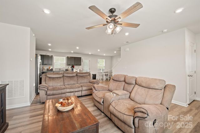 707 Pointe Andrews Drive SW, Concord, NC 28025
