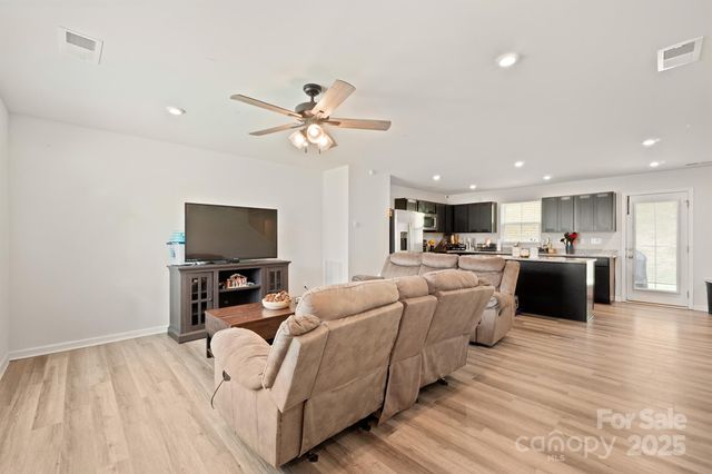 707 Pointe Andrews Drive SW, Concord, NC 28025