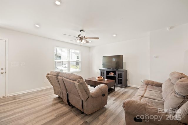 707 Pointe Andrews Drive SW, Concord, NC 28025