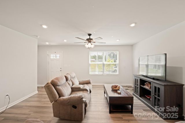 707 Pointe Andrews Drive SW, Concord, NC 28025