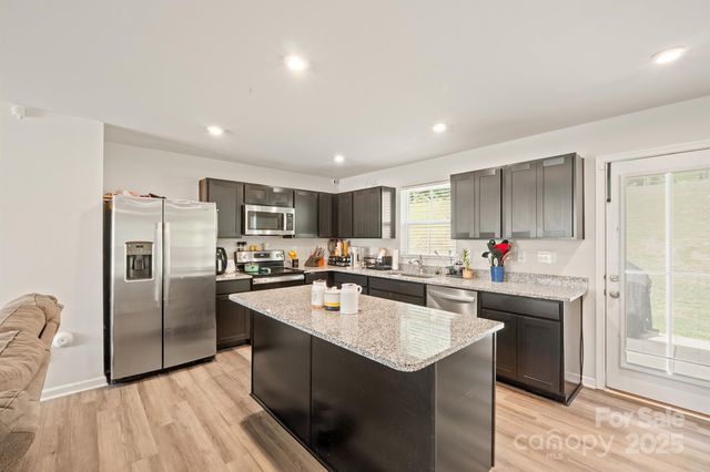 707 Pointe Andrews Drive SW, Concord, NC 28025