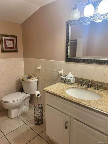 108 Roberta Street 2, Valley Stream, NY 11580