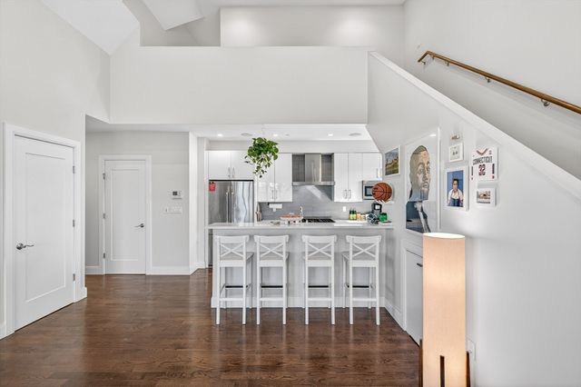 225 Dorchester St 15, Boston, MA 02127