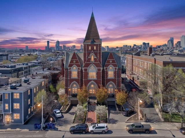 225 Dorchester St 15, Boston, MA 02127