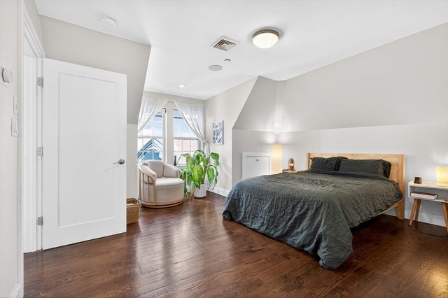 225 Dorchester St 15, Boston, MA 02127