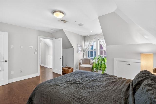 225 Dorchester St 15, Boston, MA 02127