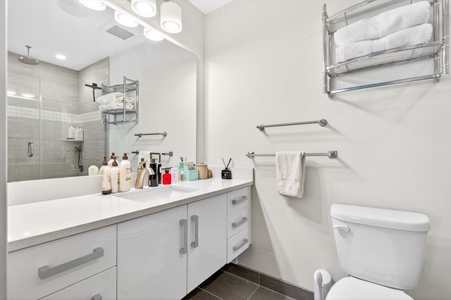 225 Dorchester St 15, Boston, MA 02127