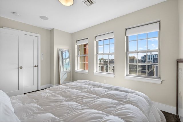 225 Dorchester St 15, Boston, MA 02127