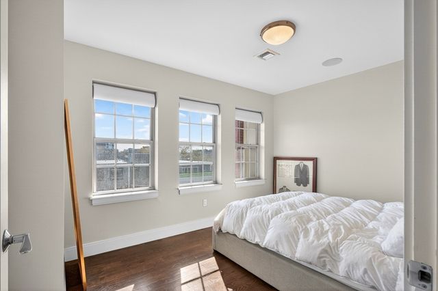 225 Dorchester St 15, Boston, MA 02127