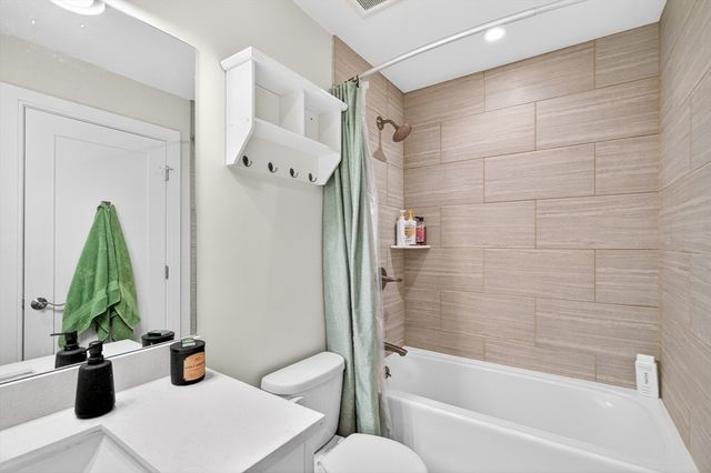 225 Dorchester St 15, Boston, MA 02127