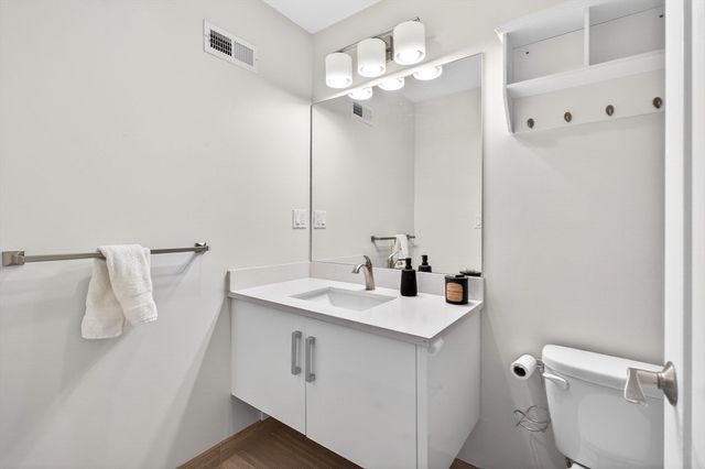 225 Dorchester St 15, Boston, MA 02127