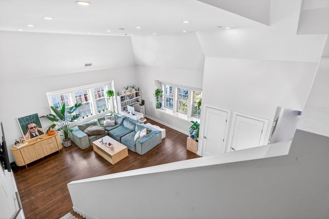 225 Dorchester St 15, Boston, MA 02127