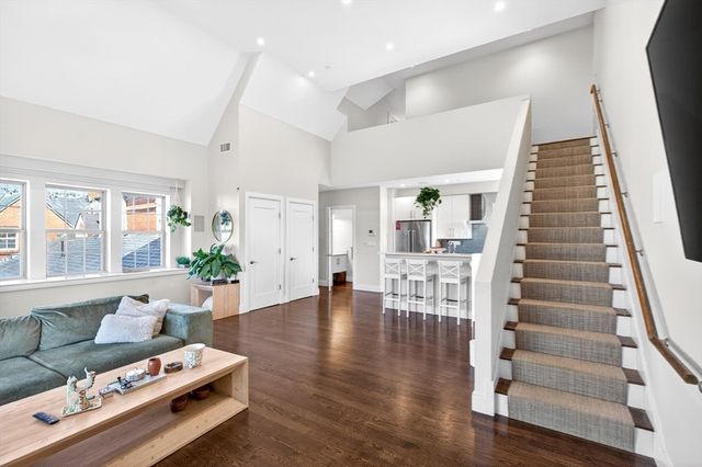 225 Dorchester St 15, Boston, MA 02127