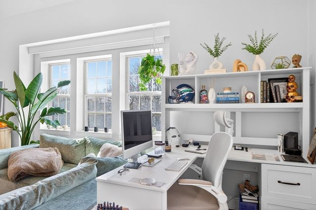 225 Dorchester St 15, Boston, MA 02127