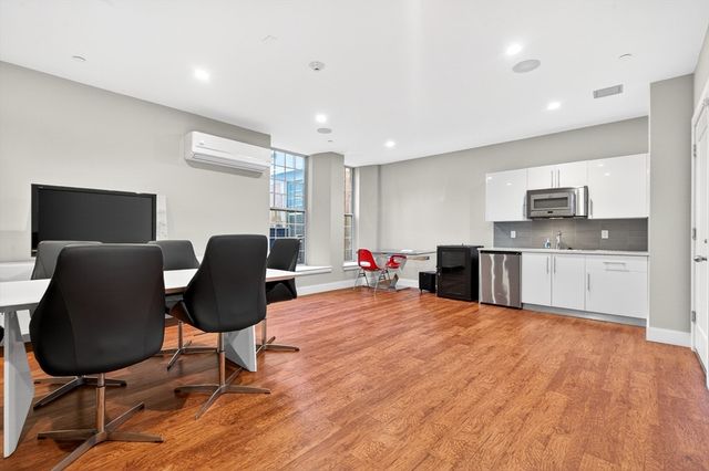 225 Dorchester St 15, Boston, MA 02127