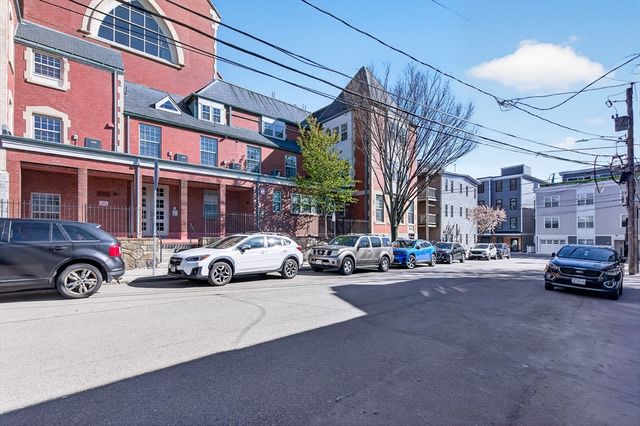 225 Dorchester St 15, Boston, MA 02127