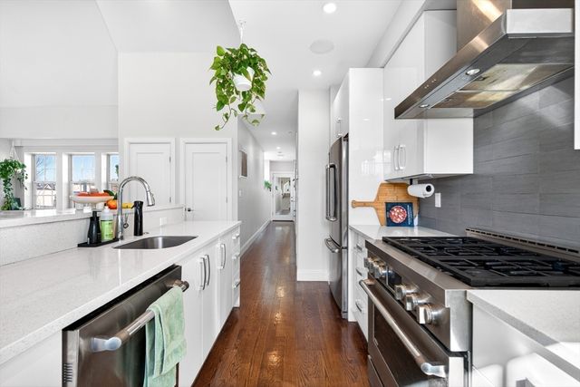 225 Dorchester St 15, Boston, MA 02127