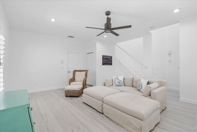 295 NE 5th Avenue 32, Delray Beach, FL 33483