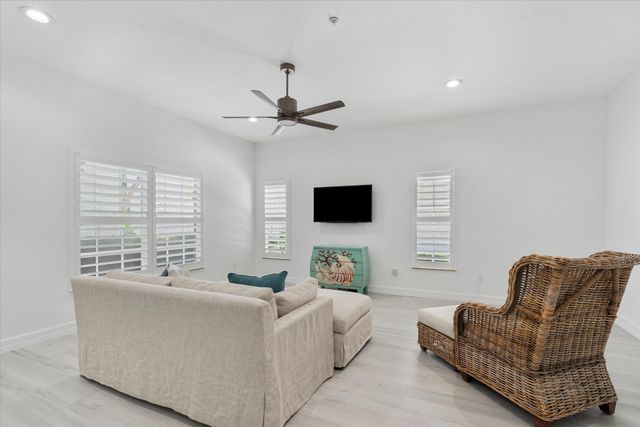 295 NE 5th Avenue 32, Delray Beach, FL 33483