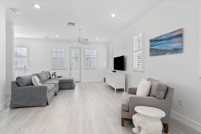 295 NE 5th Avenue 32, Delray Beach, FL 33483