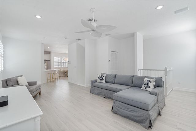 295 NE 5th Avenue 32, Delray Beach, FL 33483