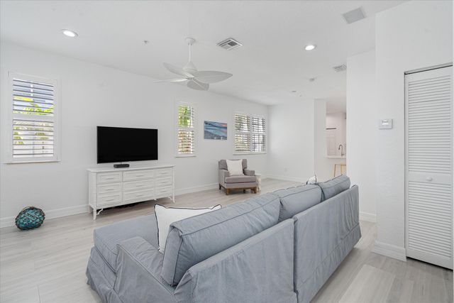 295 NE 5th Avenue 32, Delray Beach, FL 33483