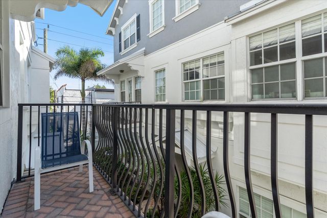 295 NE 5th Avenue 32, Delray Beach, FL 33483