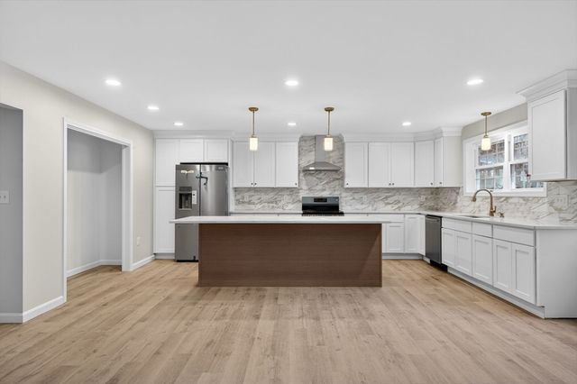 65 Ormonde Rd, Methuen, MA 01844