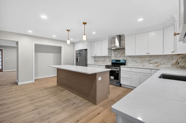 65 Ormonde Rd, Methuen, MA 01844