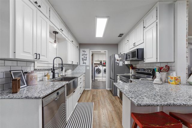 1811 Saylor ST, Goldthwaite, TX 76844