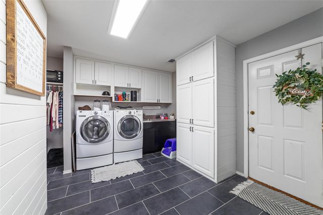 1811 Saylor ST, Goldthwaite, TX 76844
