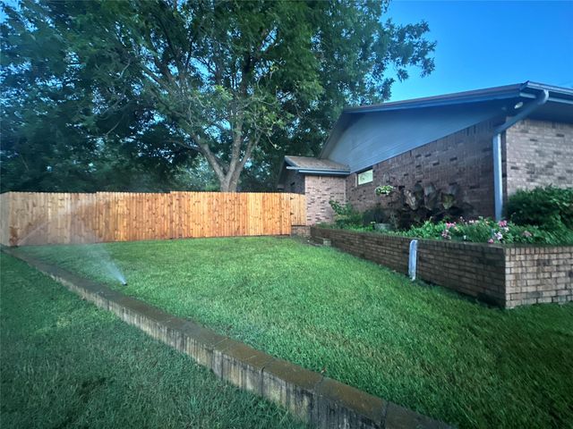 1811 Saylor ST, Goldthwaite, TX 76844