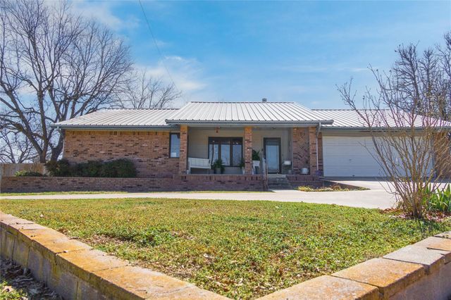 1811 Saylor ST, Goldthwaite, TX 76844