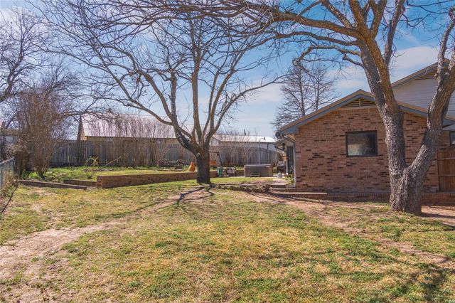 1811 Saylor ST, Goldthwaite, TX 76844