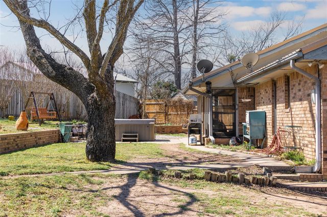 1811 Saylor ST, Goldthwaite, TX 76844