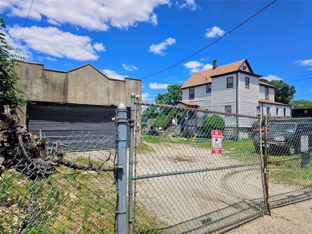 111 Wahl Avenue, Inwood, NY 11096