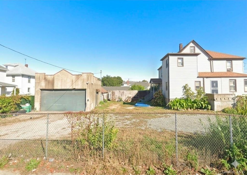 111 Wahl Avenue, Inwood, NY 11096