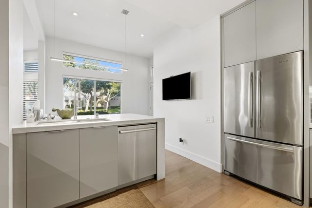 810 Lakeshore Drive, Redwood City, CA 94065