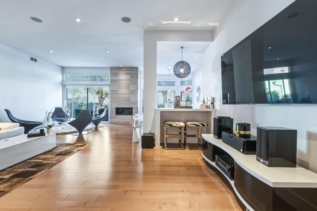 810 Lakeshore Drive, Redwood City, CA 94065