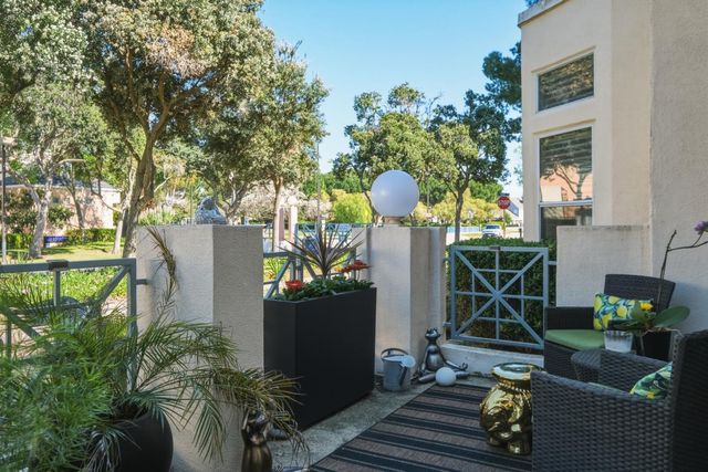 810 Lakeshore Drive, Redwood City, CA 94065
