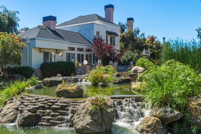 810 Lakeshore Drive, Redwood City, CA 94065