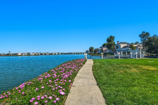 810 Lakeshore Drive, Redwood City, CA 94065