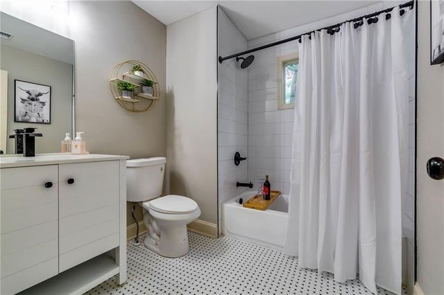 1294 Almont SW Drive, Atlanta, GA 30310